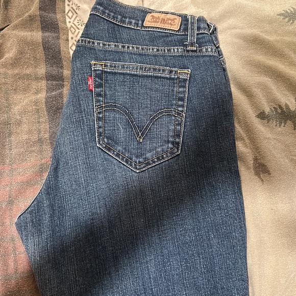 Levi 529 curvy boot leg excellent condition - Picture 2 of 3